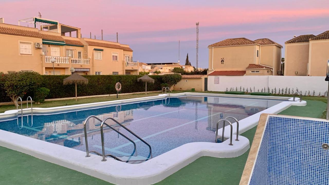 Holiday House Torrevieja Eksteriør bilde
