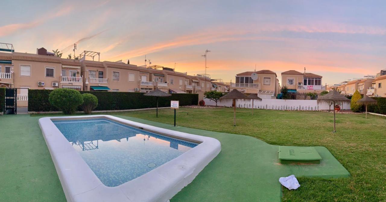 Holiday House Torrevieja Eksteriør bilde