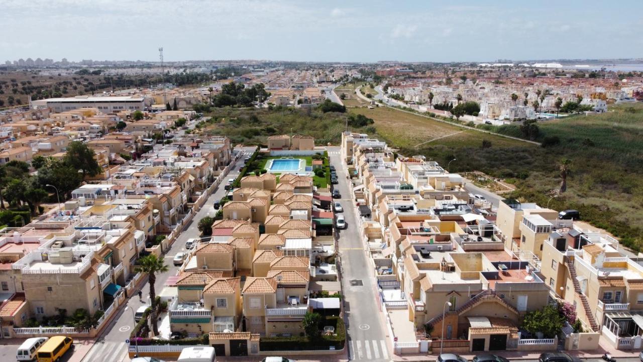 Holiday House Torrevieja Eksteriør bilde
